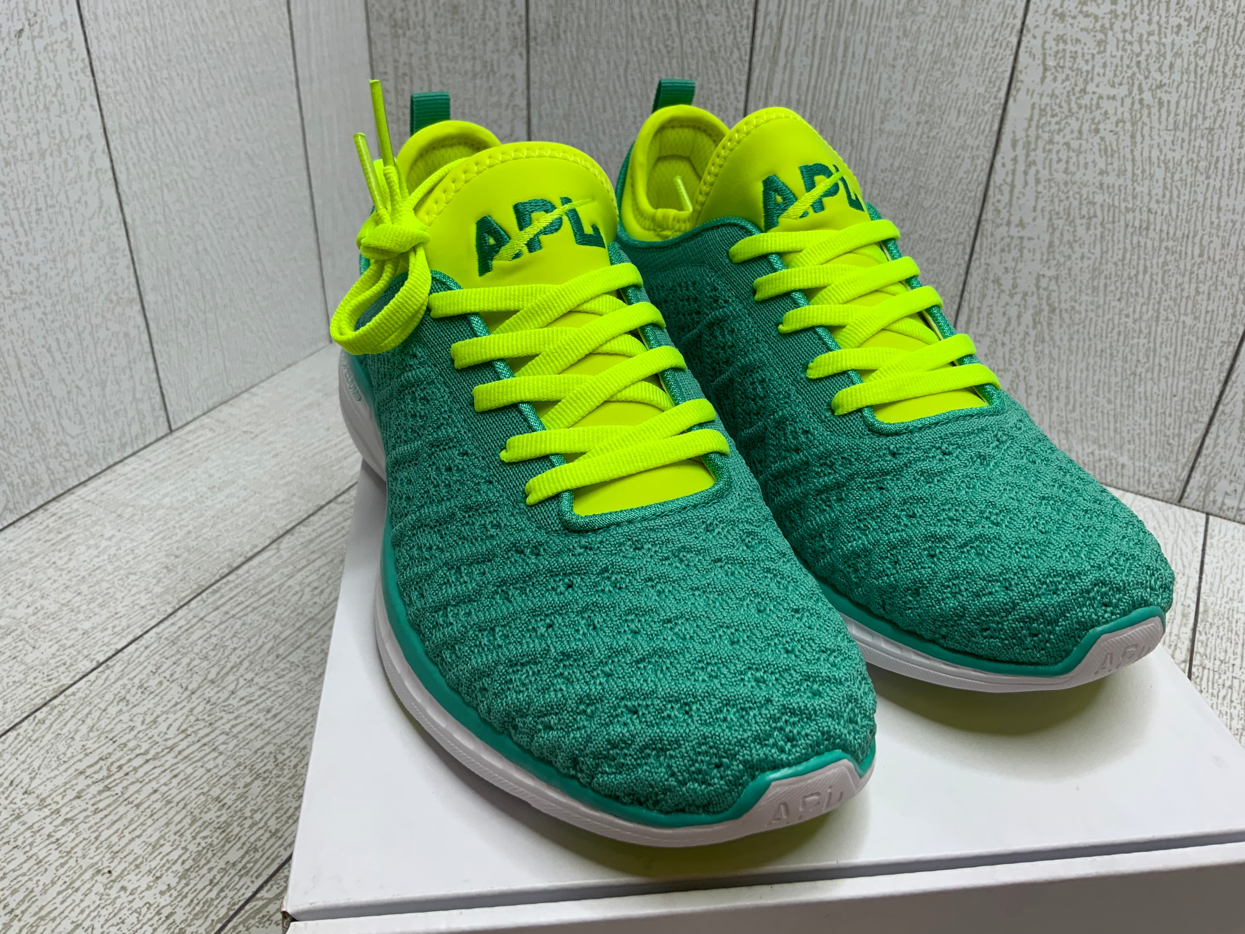 APL: Athletic Propulsion Labs Women's Techloom Phantom **Size 6.5** (8052229832942)